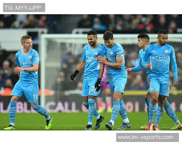 曼城球员哈兰德迪亚斯携手探访儿童医院捐赠超1300份温暖礼物