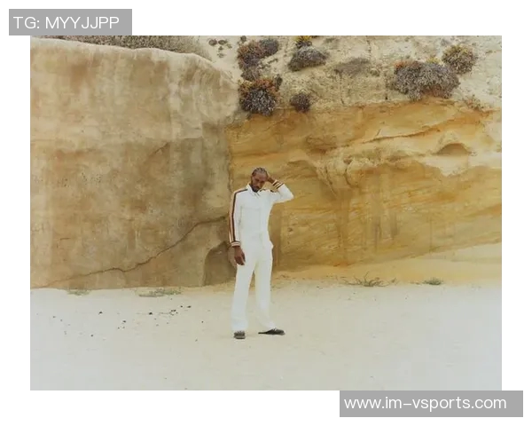 莱昂纳德首次为FLAUNT杂志拍摄写真展现无表情下的健硕身材魅力